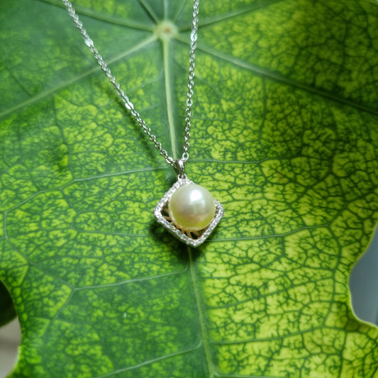 Pearl Cushion Spark Pendant