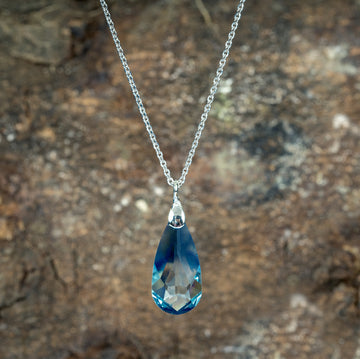 92.5% BIS HALLMARKED SILVER BLUE DROP AND BLUSH PENDANT WITH CHAIN