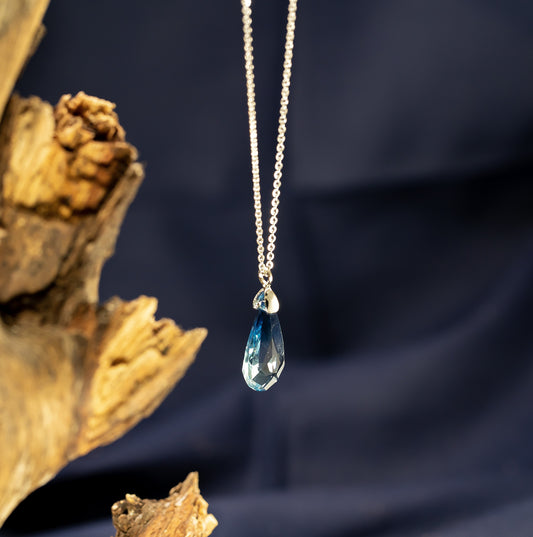 92.5% BIS HALLMARKED SILVER BLUE DROP AND BLUSH PENDANT WITH CHAIN