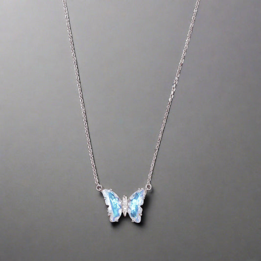 BEAUTIFUL BUTTERFLY CRYSTAL PENDENT