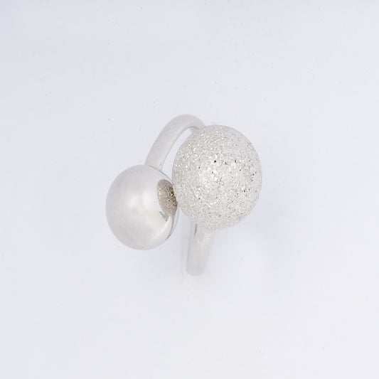 Silver Wreath Ball Ring
