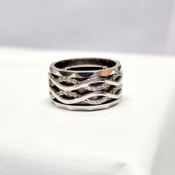 STERLING SILVER HALLMARKED INFINITY ZIRCONIA BAND RING