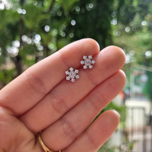 Sterling silver exquisite snowflake stud earrings