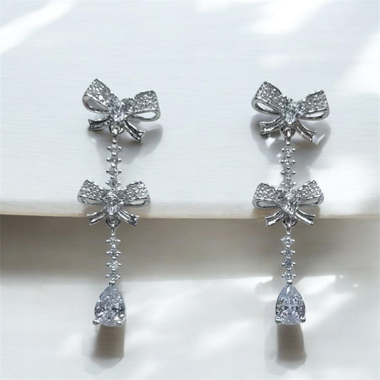 STERLING SILVER HALLAMRKED BOW STYLE ZIRCON STUDDED WITH PEAR DROPPLET