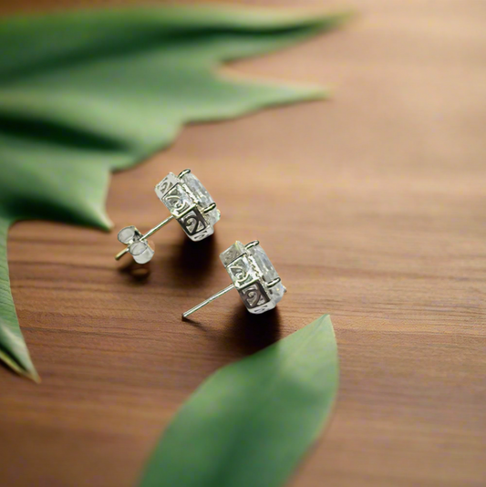 STERLING SILVER SOLITAIRE LOVELY PAIR OF ZIRCON STUDS