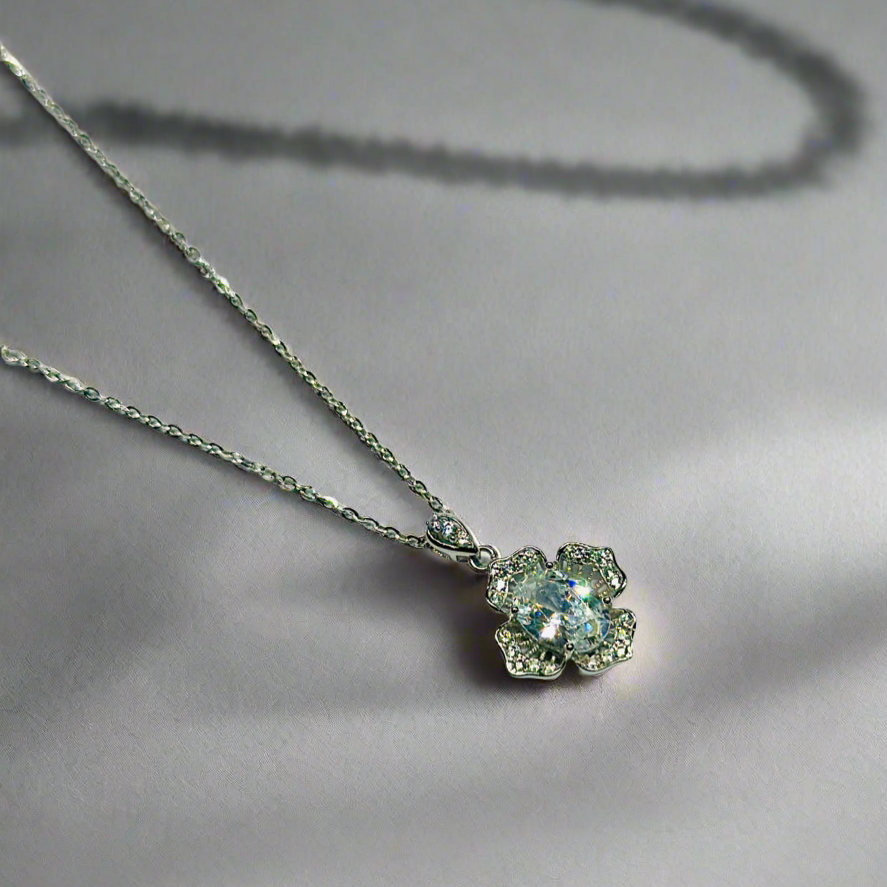 STERLING SILVER HALLMARKED OVAL SOLITAIRE FLOWER CHAIN PENDANT