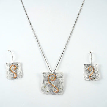 silver chain set with textuered matt finish and rose gold highlight