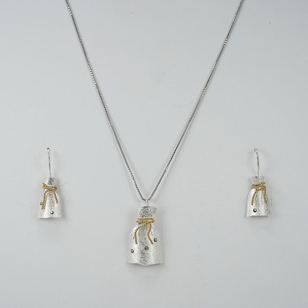 silver chain set with matt finish and golden bow