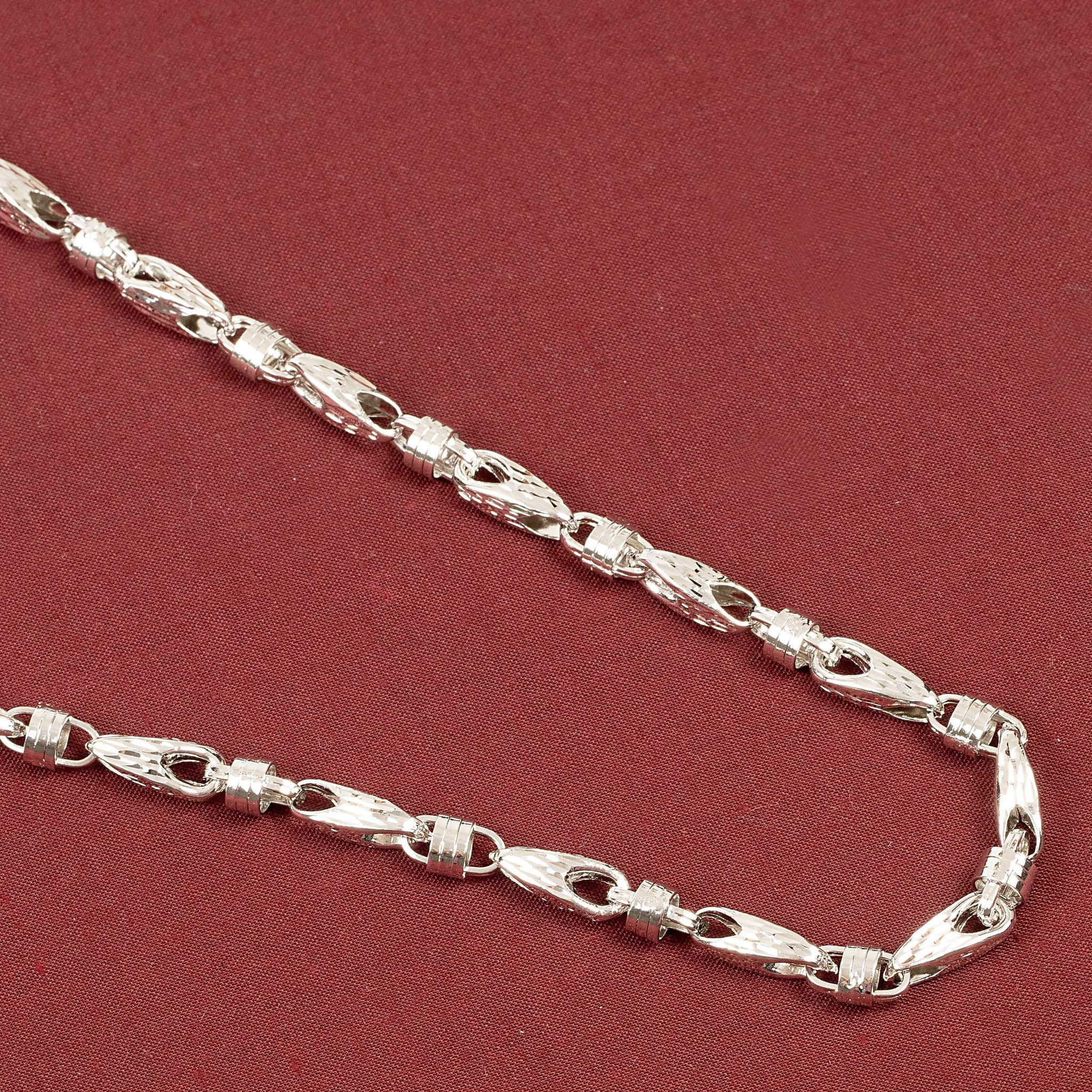 SILVER ELEGANT DESIGNER MEN CHAIN WITH 3D PATTERN