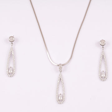 STERLING SILVER DROP SHAPE ZIRCON STUDDED CHAIN PANDENT SET