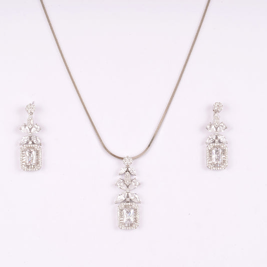 STERLING SILVER HANGED EMERALD CUT SOLITARE CHAIN PANDENT SET